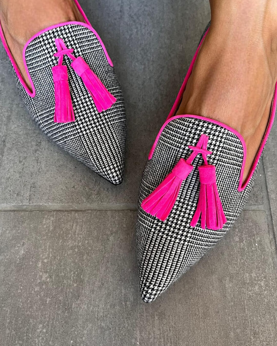 Kween| Pointed Loafer With Fluo Fringes