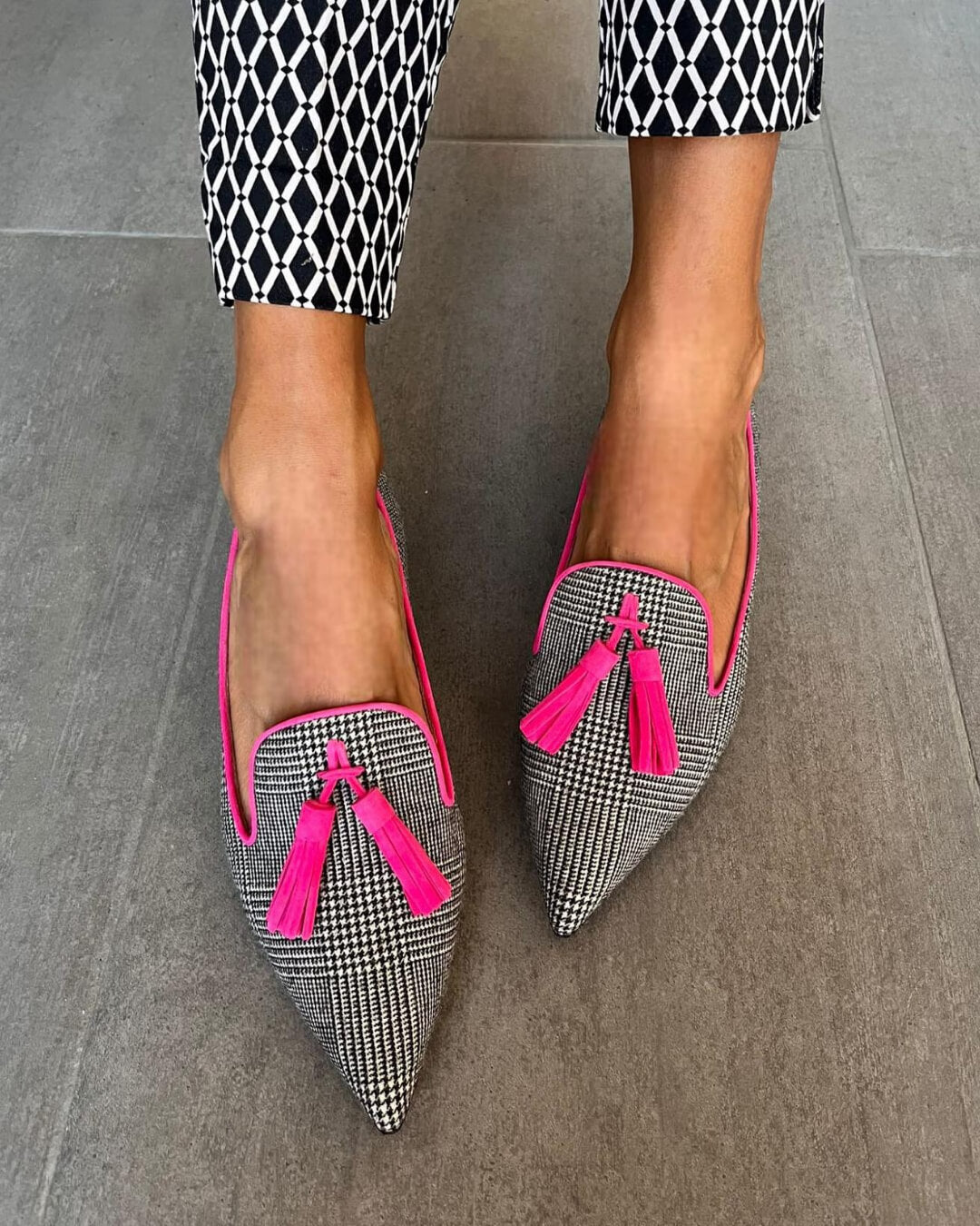 Kween| Pointed Loafer With Fluo Fringes