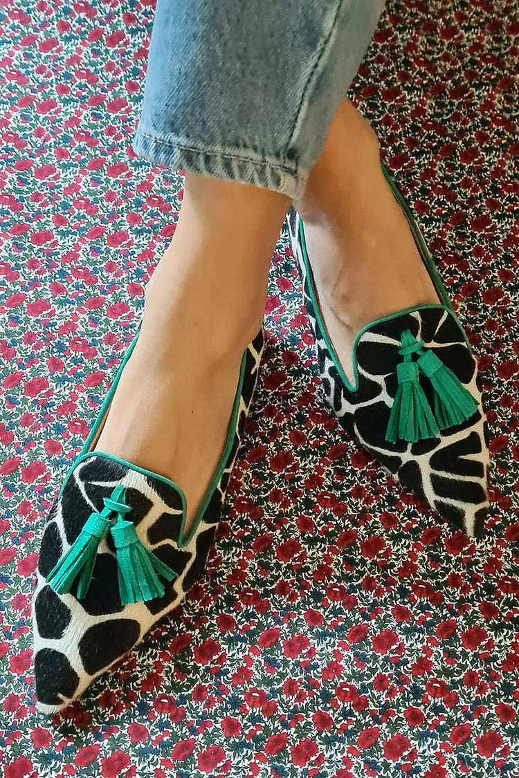 POINTED LOAFER WITH GIRAFFE PRINT AND GREEN FRINGES