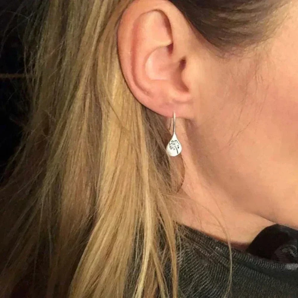 Janela | Elegant Silver Earrings in Dandelion Leaf Design