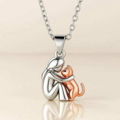 Oli | Necklace with Embrace Pendant