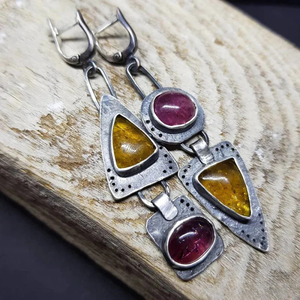 Wila | Retro Triangular Geometric Earrings