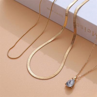 Nimra | Layered Necklace with Gold-Colored Zirconia Pendant