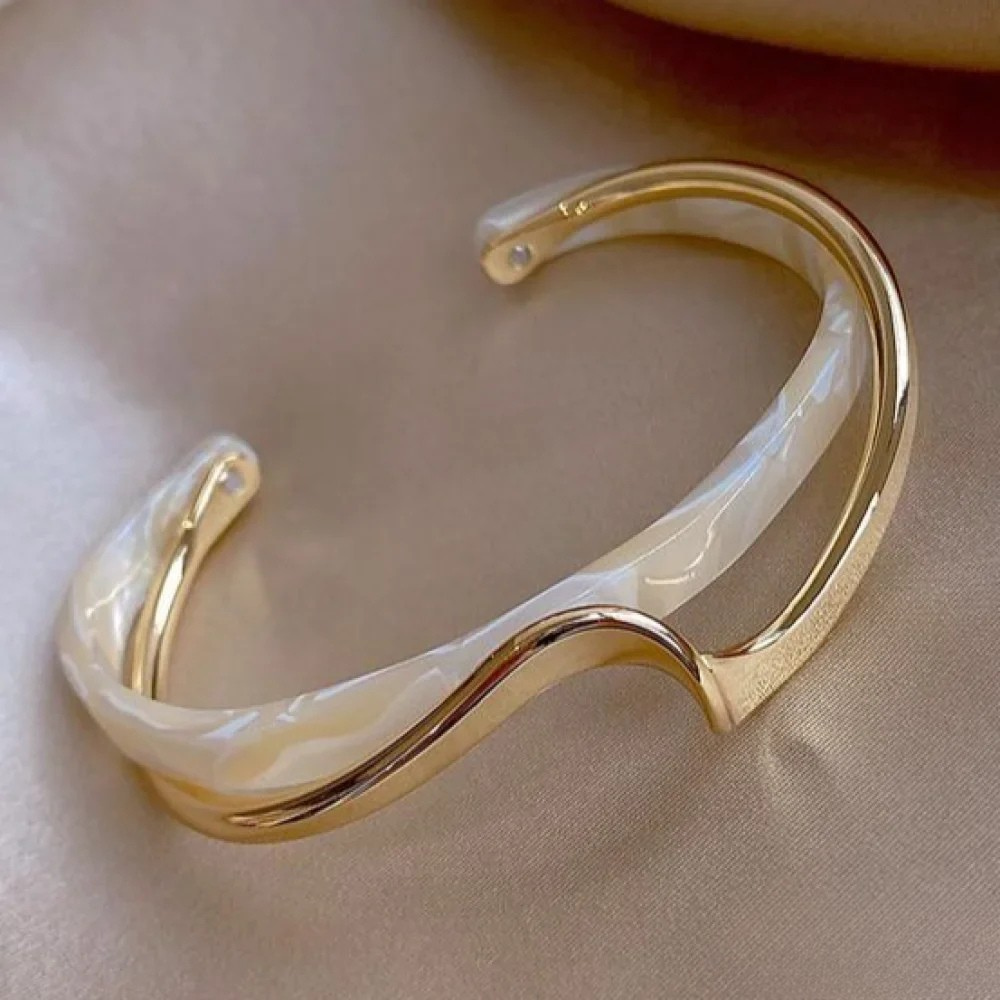 Rosalinda | Elegant Golden Bracelet