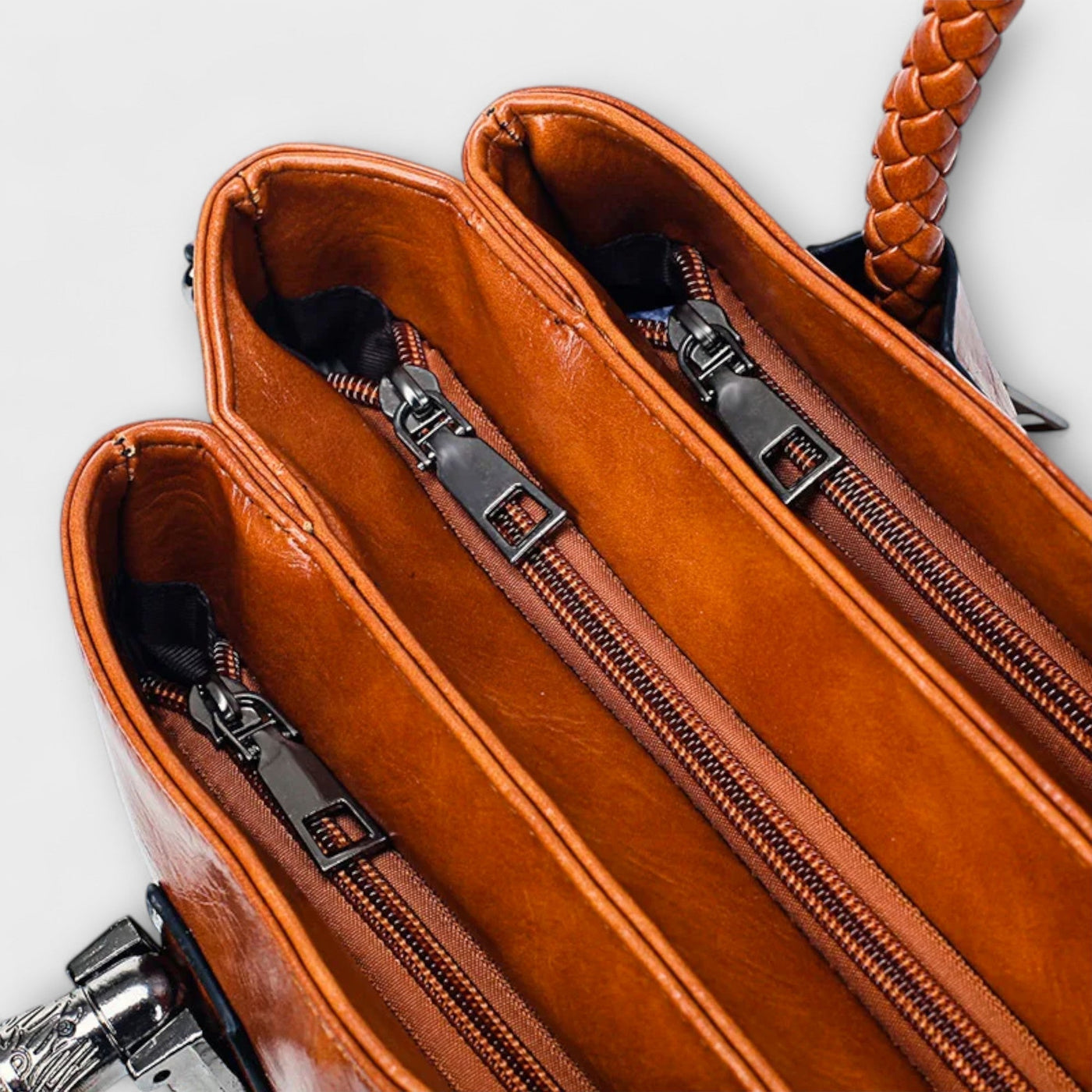 Carnelia | Elegant Duffel Bag