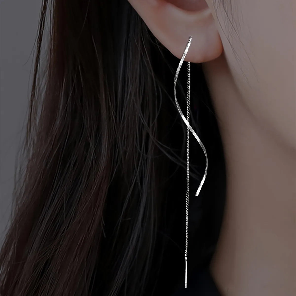 Arima | Long Earrings with Wavy Design