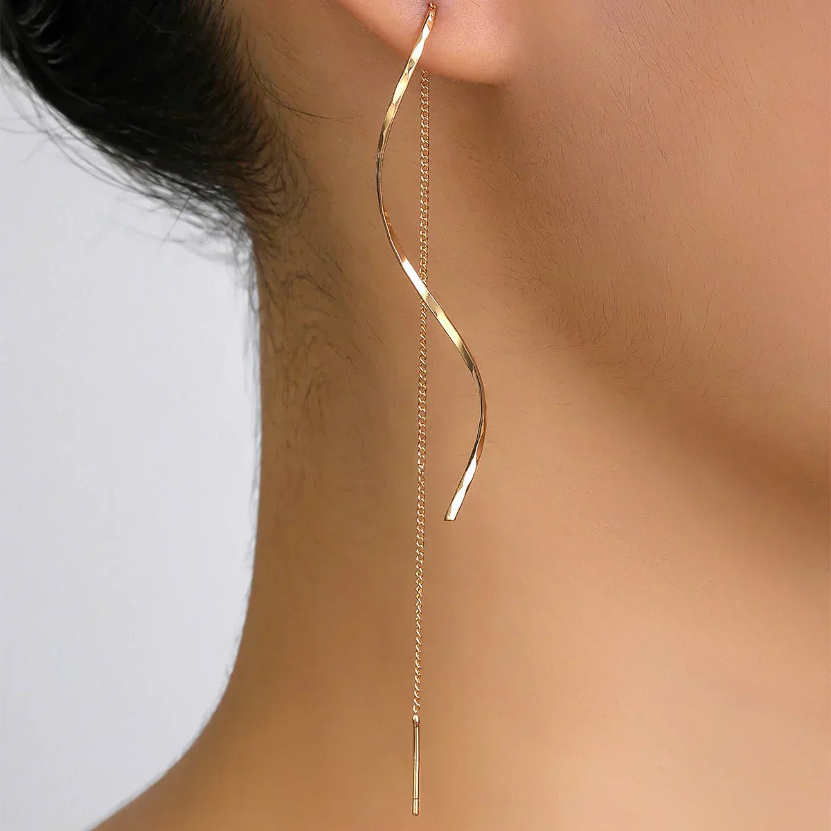 Arima | Long Earrings with Wavy Design