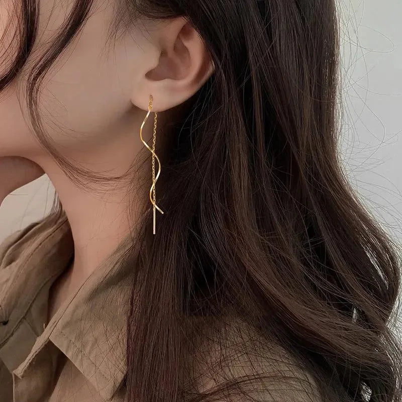 Arima | Long Earrings with Wavy Design