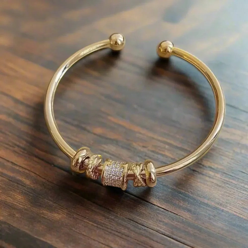 Patricia | Adjustable Bracelet with Gold Charms