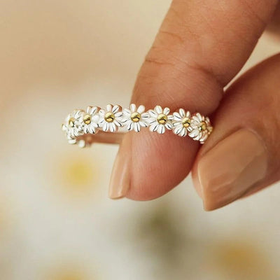 Lyca | Adjustable Silver Ring with Hand-Painted Enamel Daisy