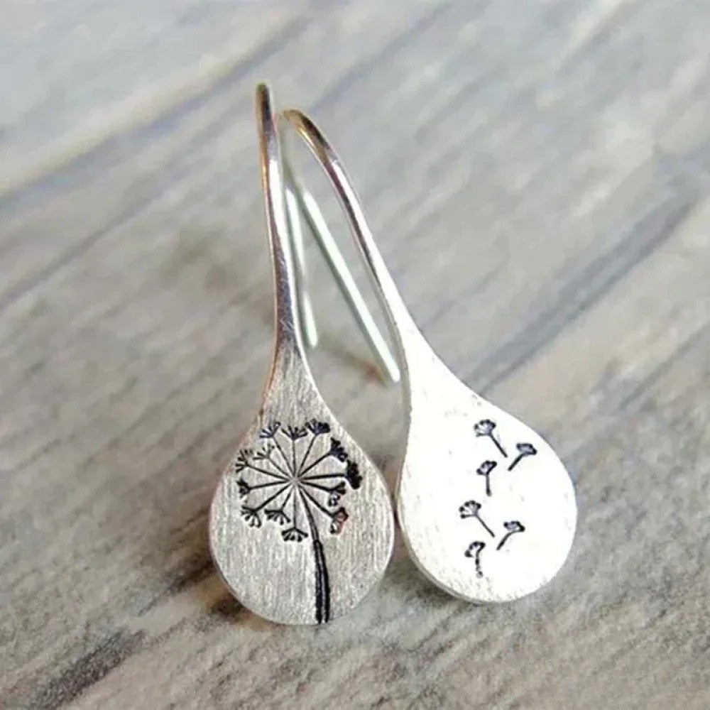 Janela | Elegant Silver Earrings in Dandelion Leaf Design